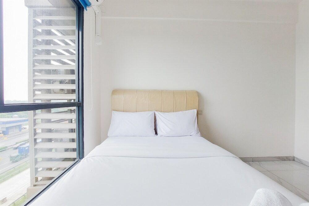 Homey And Cozy Studio Sky House Alam Sutera Apartment — фото 5