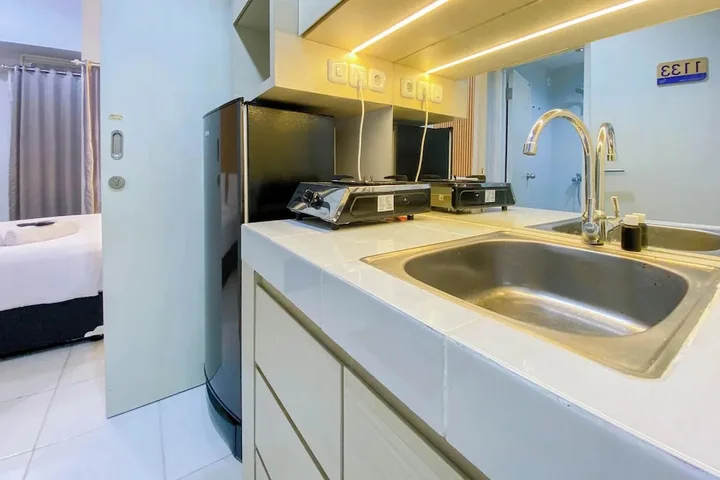Семаранг: Nice And Cozy Studio At Amartha View Apartment