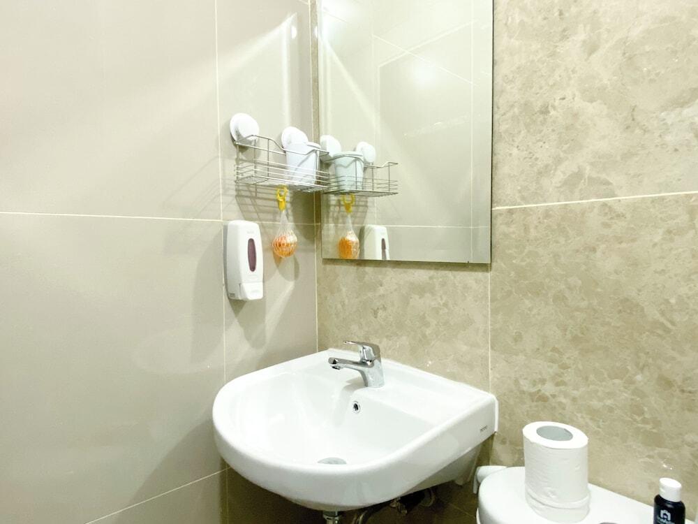 Депок: Best Deal And Cozy Studio Room Transpark Cibubur Apartment