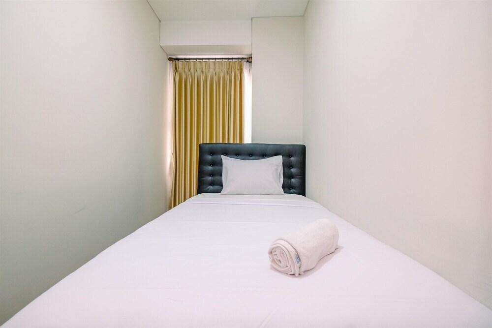 Modern Look And Homey 2Br Transpark Cibubur Apartment Near Mall — фото 5