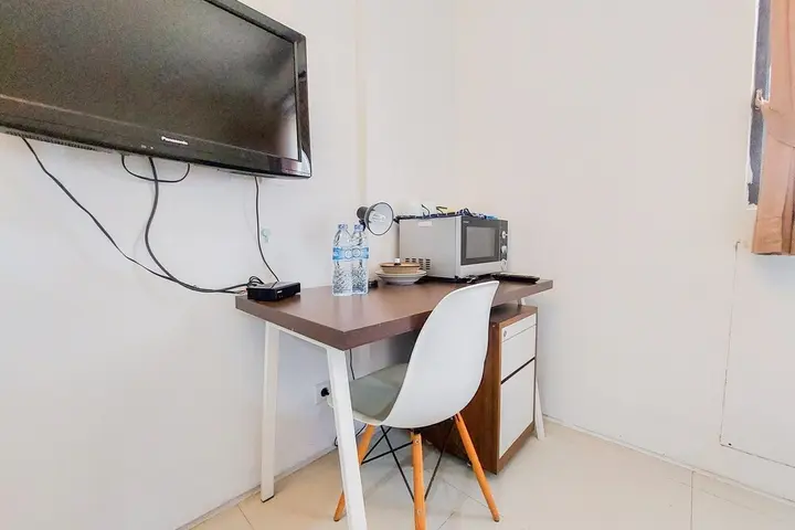 Legok: Minimalist And Warm Studio Room (No Kitchen) Kubikahomy Apartment