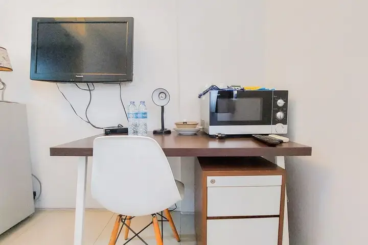 Minimalist And Warm Studio Room (No Kitchen) Kubikahomy Apartment — фото 4