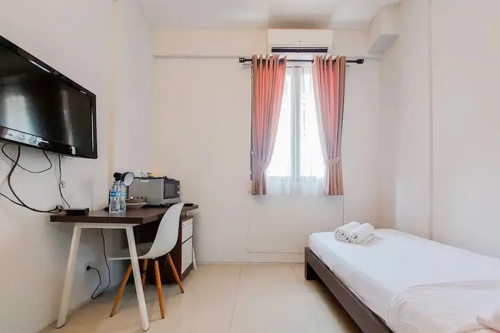 Minimalist And Warm Studio Room (No Kitchen) Kubikahomy Apartment — фото 2