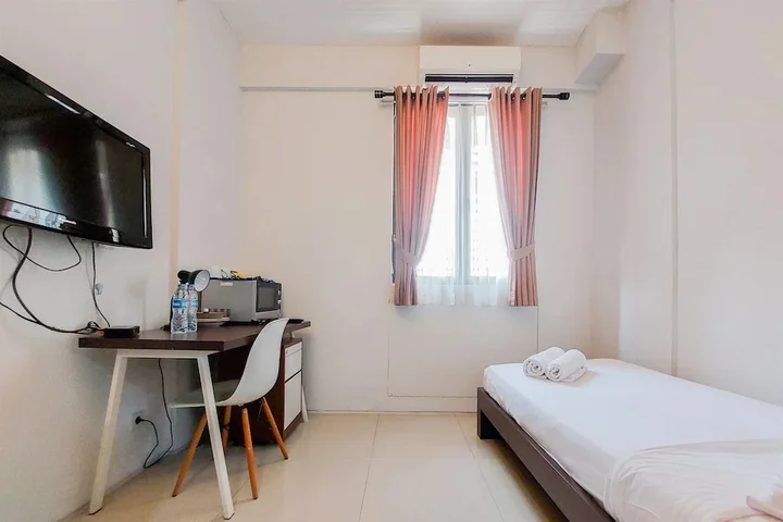Legok: Minimalist And Warm Studio Room (No Kitchen) Kubikahomy Apartment