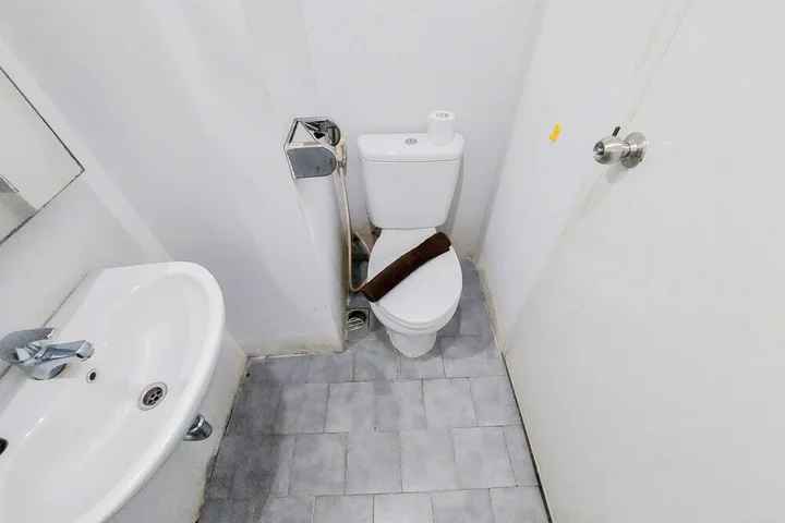 Legok: Minimalist And Warm Studio Room (No Kitchen) Kubikahomy Apartment