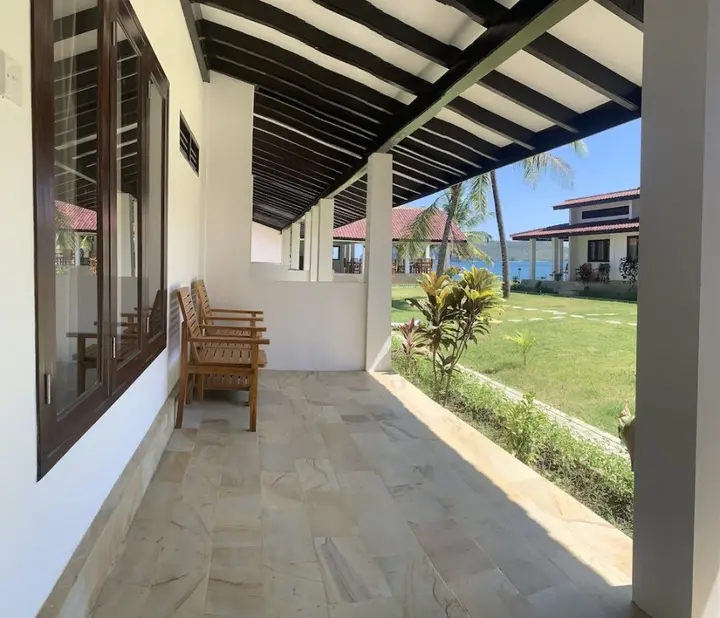 Секонгканг: Balong Balong Surf Bungalows