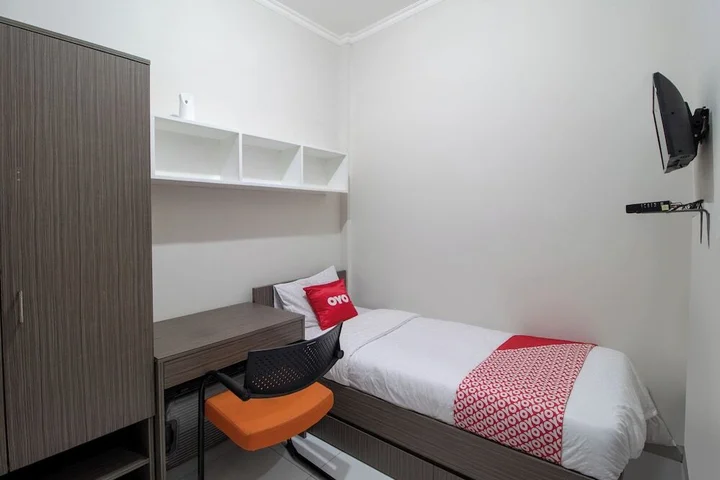 Караванг: OYO 3253 Sofia Residence