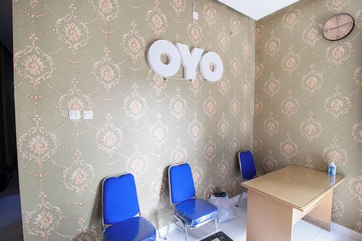 Караванг: OYO 3253 Sofia Residence