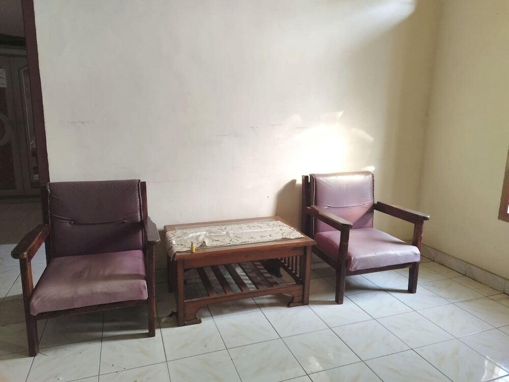 Джамби: OYO 92561 Excellent Kost