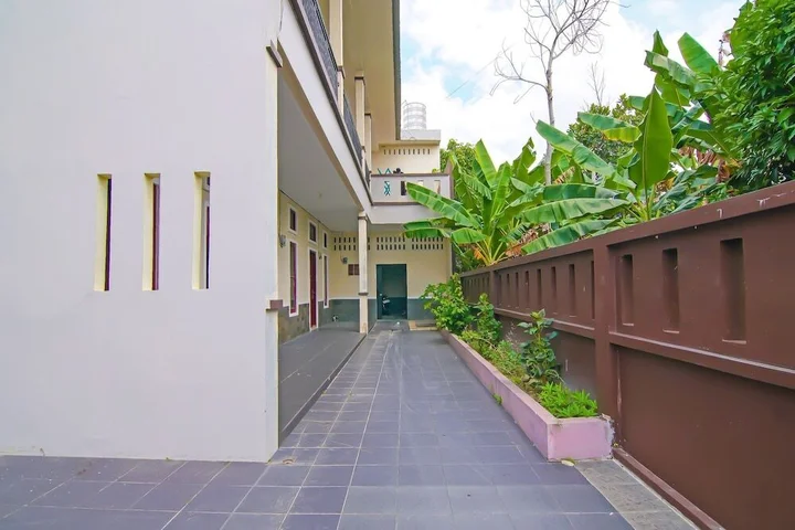 Пеканбару: SPOT ON 92570 Putri Guest House Syariah Near SPBU Rimbo Panjang