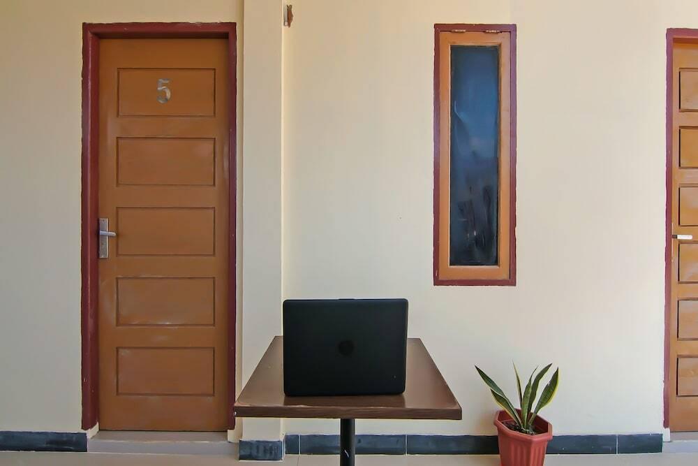 Пеканбару: SPOT ON 92570 Putri Guest House Syariah Near SPBU Rimbo Panjang