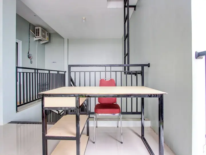 Семаранг: OYO 92477 Anugrah Kostel Syariah