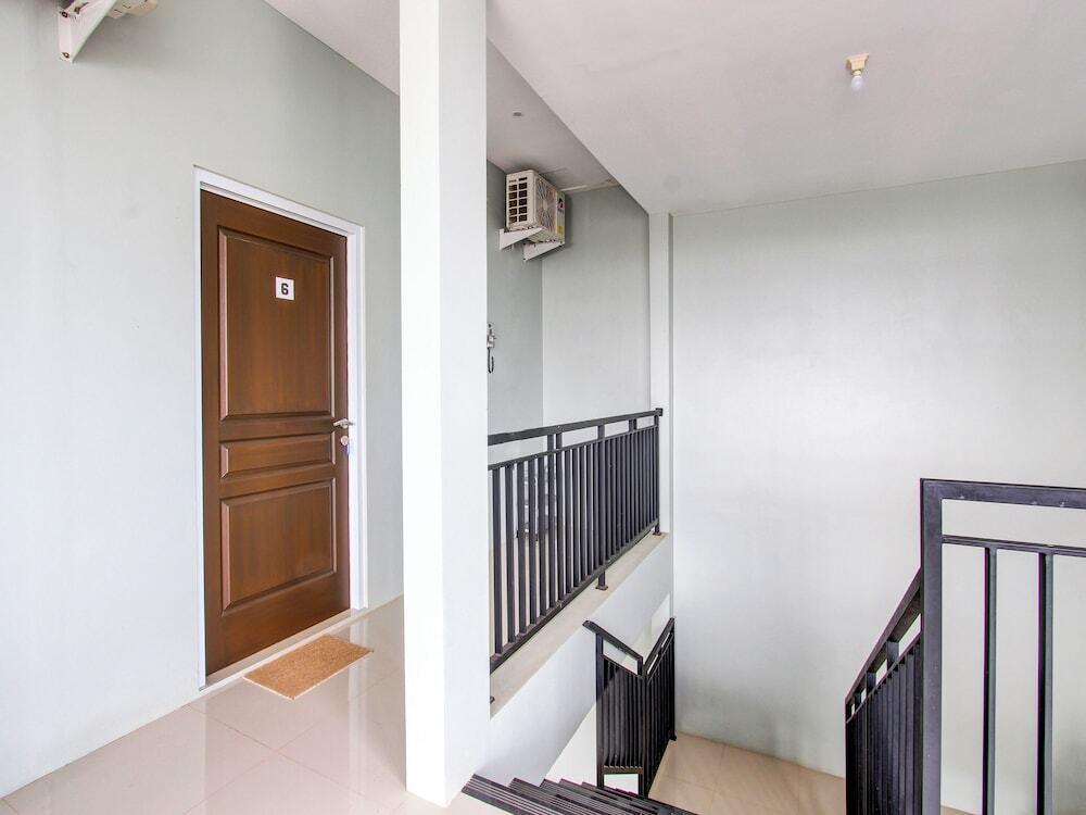 Семаранг: OYO 92477 Anugrah Kostel Syariah