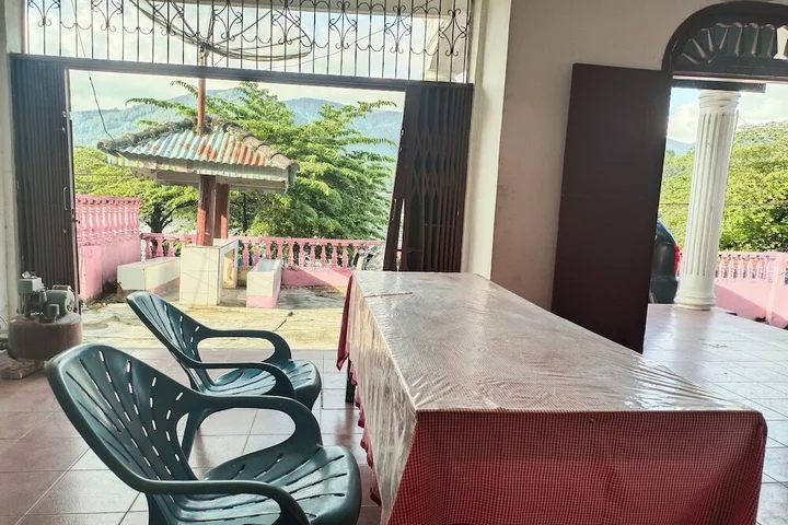 Озеро Тоба: OYO 92503 Penginapan & Villa Sirait