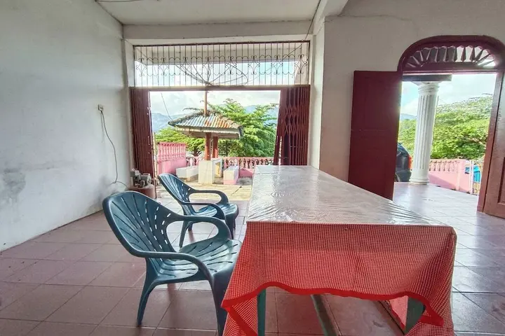 Озеро Тоба: OYO 92503 Penginapan & Villa Sirait