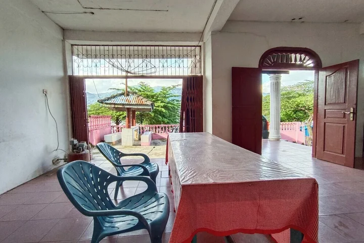 Озеро Тоба: OYO 92503 Penginapan & Villa Sirait