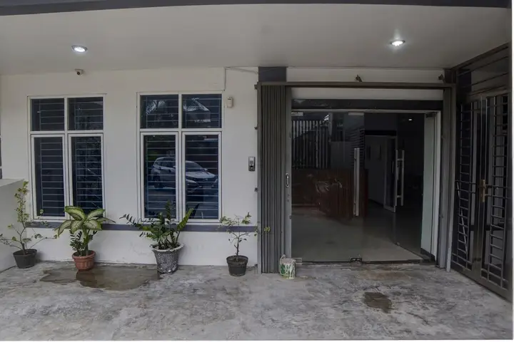 SPOT ON 92822 Finest House Near Amplas Bus Terminal — фото 1