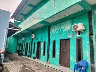 Медан: SPOT ON 92839 Nany Asoka Syariah Near Anyong Cafe Studio