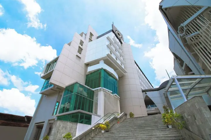 Батуретно: MIC Residence