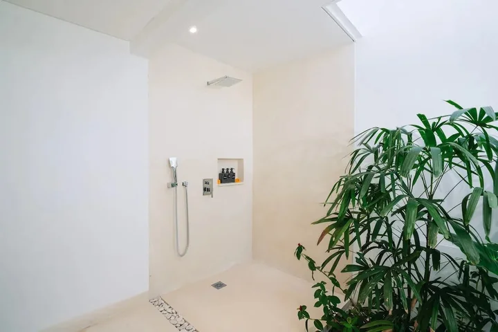 Переренан: Villa L at Seseh
