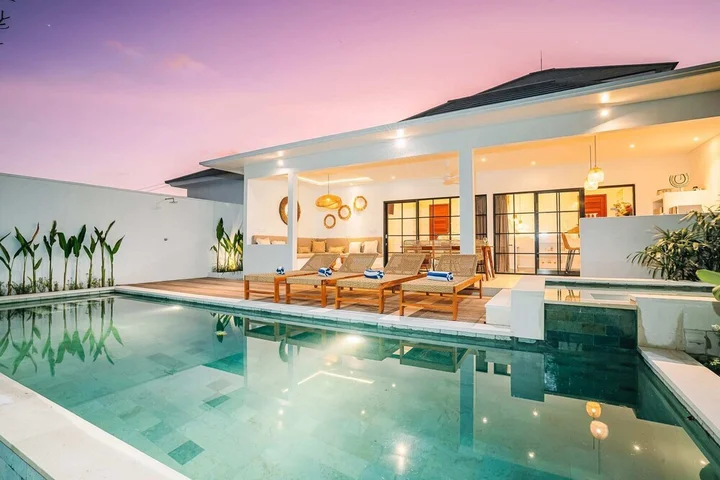 Переренан: Villa L at Seseh