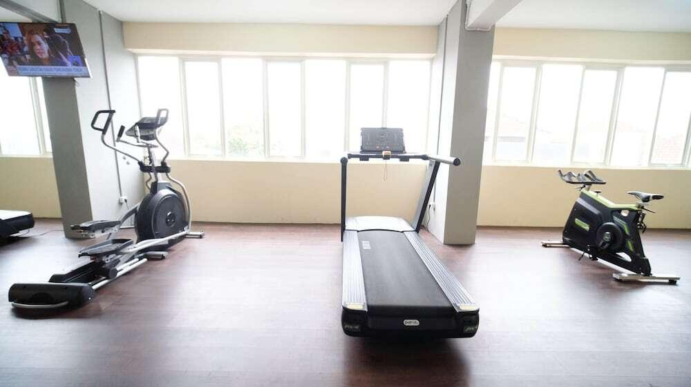 Сурабая: Compact And Tidy Studio At Puncak Dharmahusada Apartment