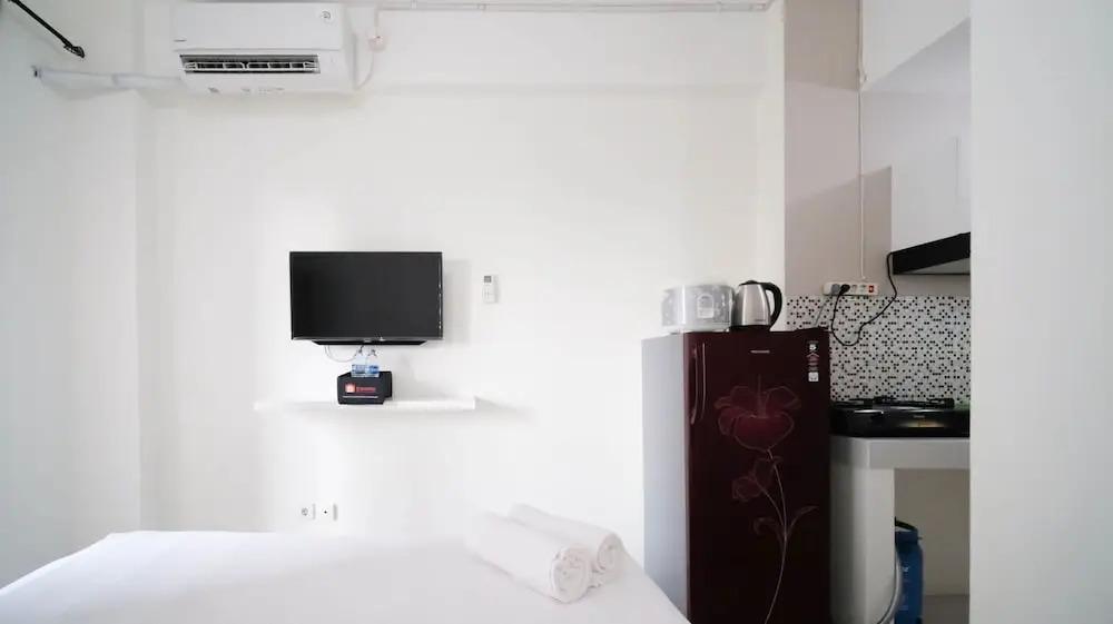 Сурабая: Compact And Tidy Studio At Puncak Dharmahusada Apartment