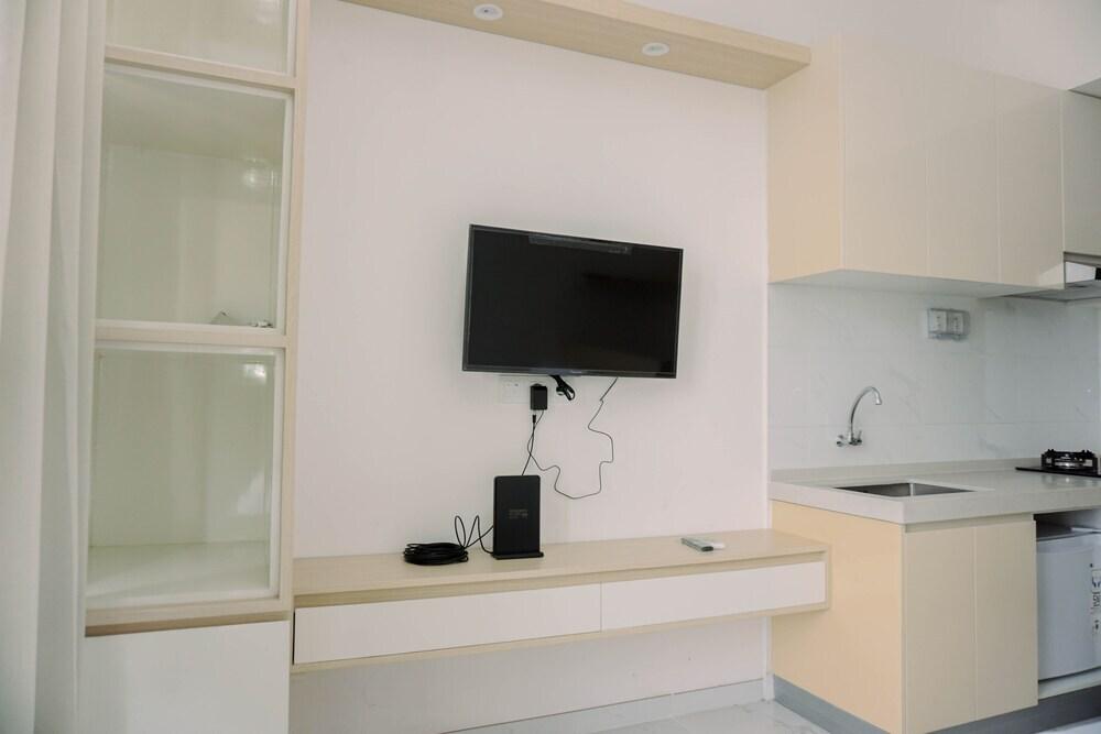 Legok: Cozy And Best Choice Studio Sky House Bsd Apartment