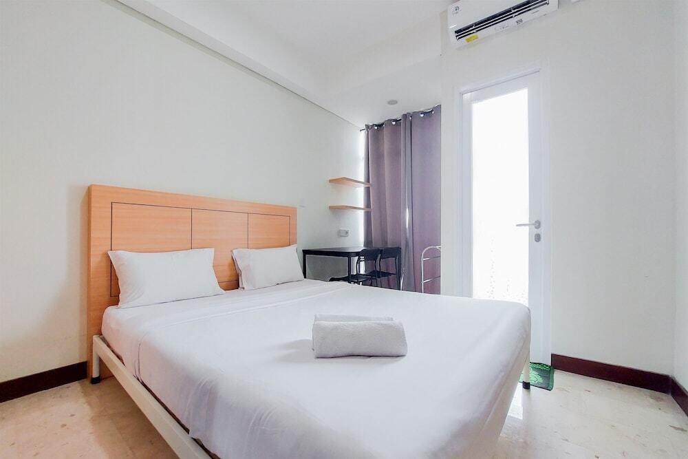 Warm And Simply Look Studio Apartment At B Residence — фото 1