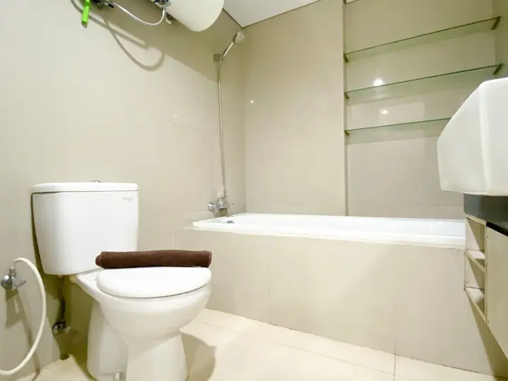 Чикаранг: Cozy And Spacious Studio Room Azalea Suites Apartment