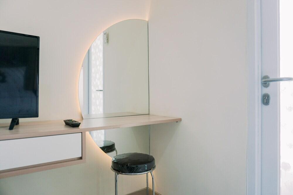 Homey Living And Comfy Studio Apartment At B Residence — фото 4