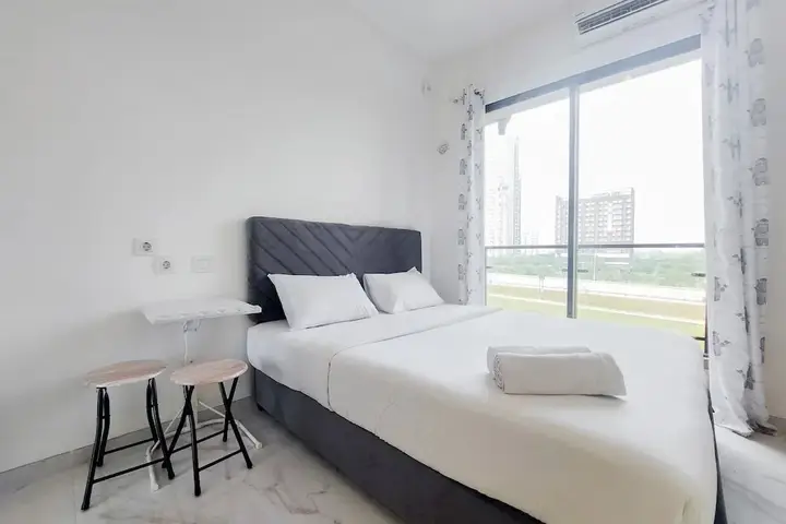 Fully Furnished With Cozy Studio Sky House Bsd Apartment — фото 1