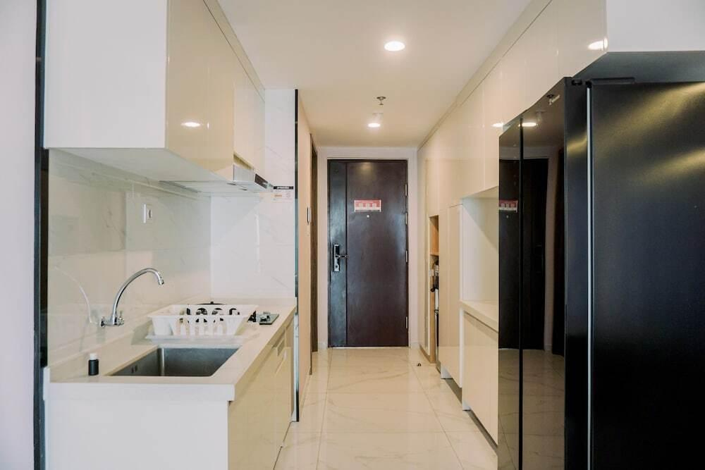 Legok: Homey And Spacious 3Br At Sky House Bsd Apartment