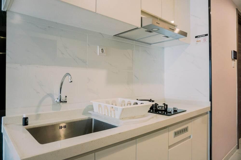 Legok: Homey And Spacious 3Br At Sky House Bsd Apartment
