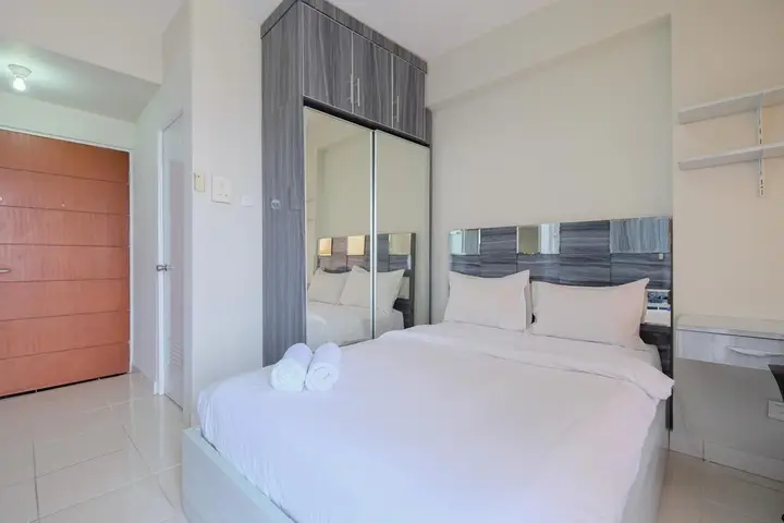 Homey And Warm Studio Room At Taman Melati Margonda Apartment — фото 3