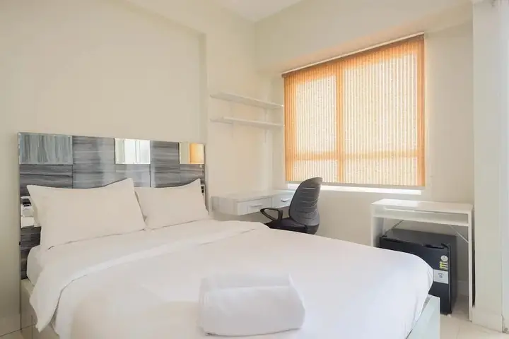 Homey And Warm Studio Room At Taman Melati Margonda Apartment — фото 2