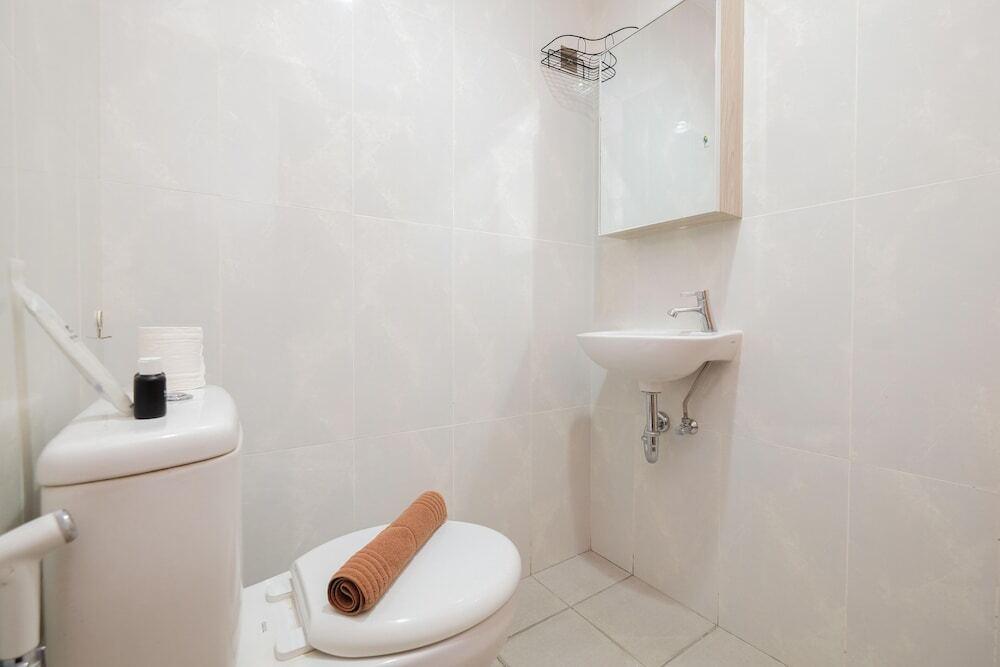 Депок: Minimalist 1Br With Extra Room At Evenciio Margonda Apartment