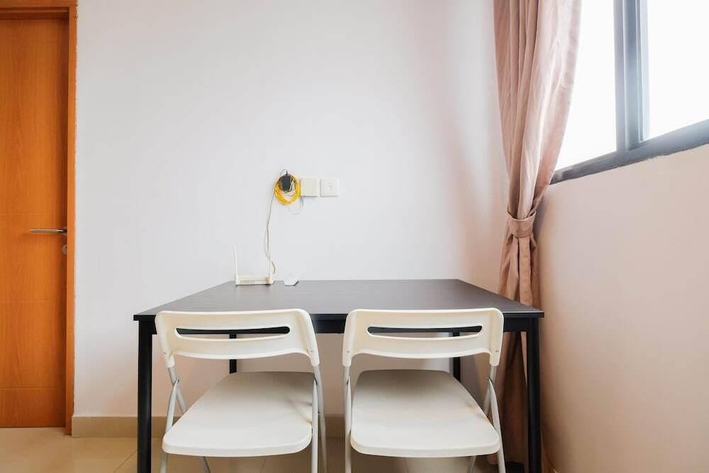 Депок: Minimalist 1Br With Extra Room At Evenciio Margonda Apartment