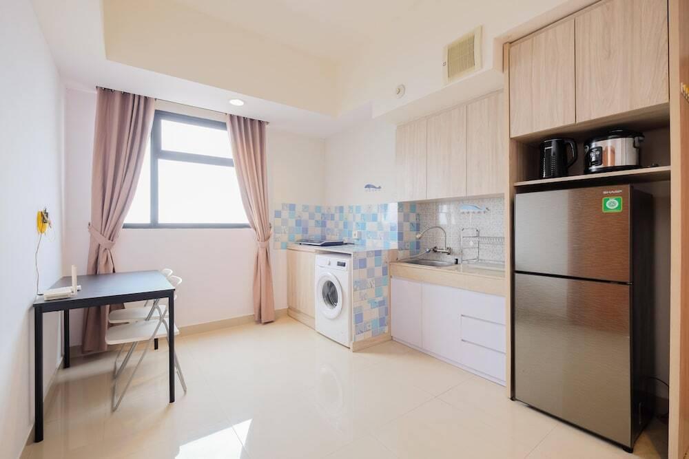 Депок: Minimalist 1Br With Extra Room At Evenciio Margonda Apartment