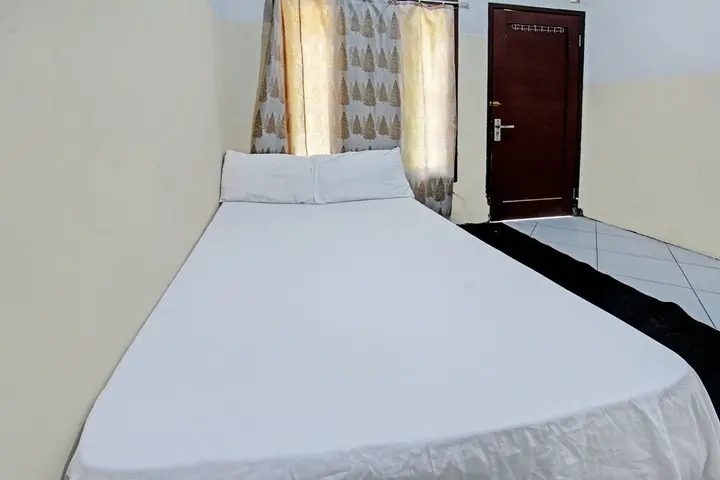 Прайя: OYO Life 92853 Kost 999