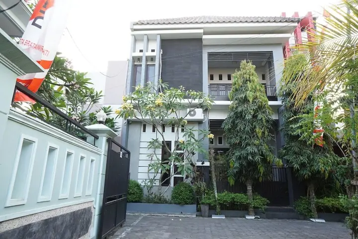 Лумаджанг: OYO Life 93045 Kost Putra Bu Ketut