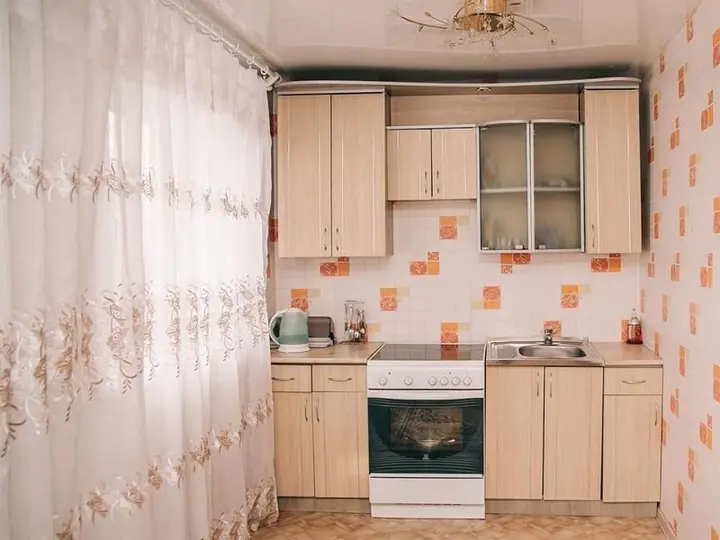 Тайшет: Гостиный двор на ул. Локомотивная, 1