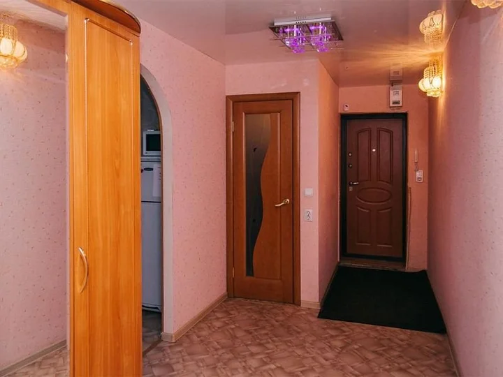 Тайшет: Гостиный двор на ул. Локомотивная, 1