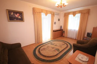 Партенит: Гостевой дом Гостиный Дом