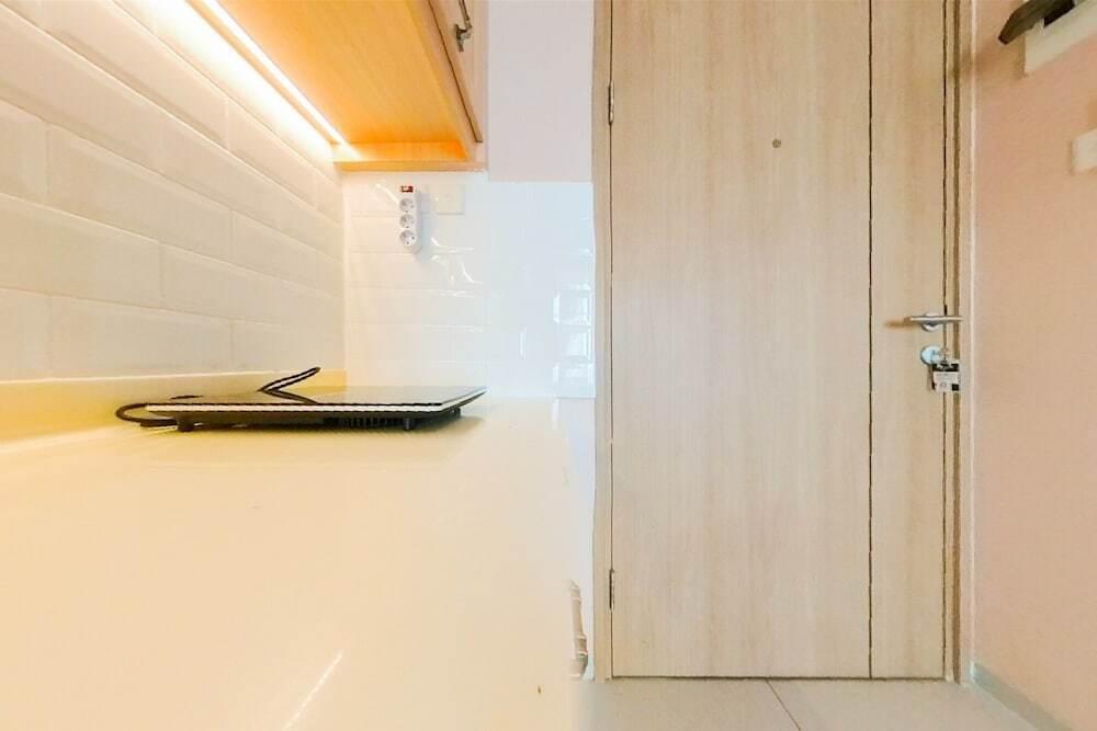 Homey And Modern Studio At Tree Park City Cikokol Apartment — фото 4