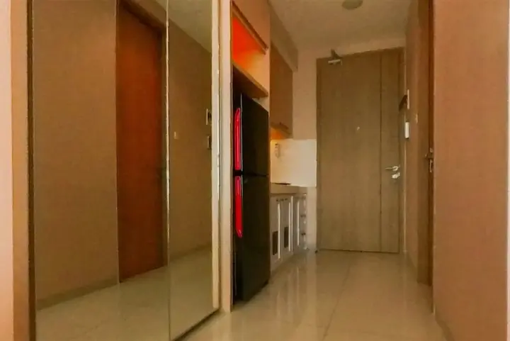 Тангеранг: Homey And Modern Studio At Tree Park City Cikokol Apartment