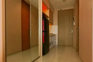 Тангеранг: Homey And Modern Studio At Tree Park City Cikokol Apartment