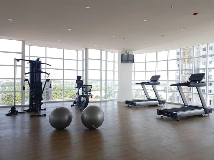 Тангеранг: Homey And Modern Studio At Tree Park City Cikokol Apartment