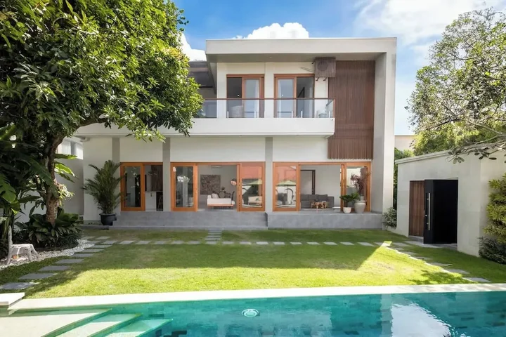 Керобокан: Luxurious Family 6 Br Villa in Seminyak Breakfast Include
