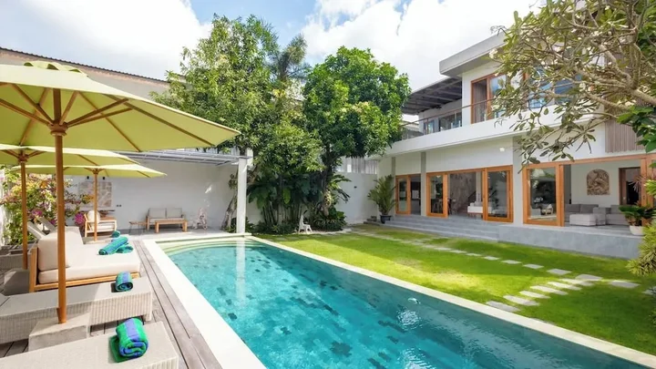 Керобокан: Luxurious Family 6 Br Villa in Seminyak Breakfast Include